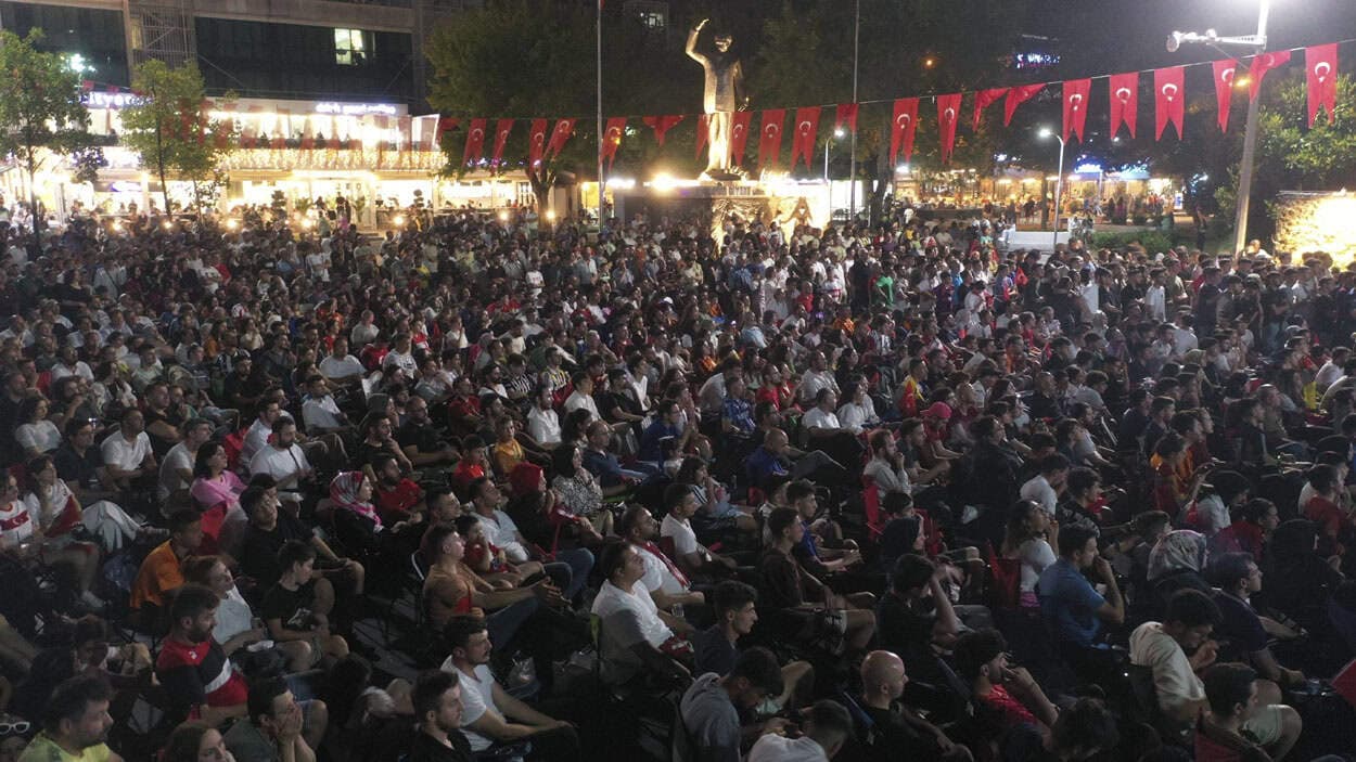 Yalova'da Rosa Luxemburg Tiyatro Oyunu Sanatseverlerle Buluşuyor