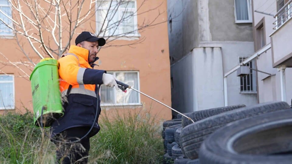 Yalova Belediyesi Kent Genelinde Sivrisinek ve Karasinek İlaçlama Çalışmalarını Sürdürüyor