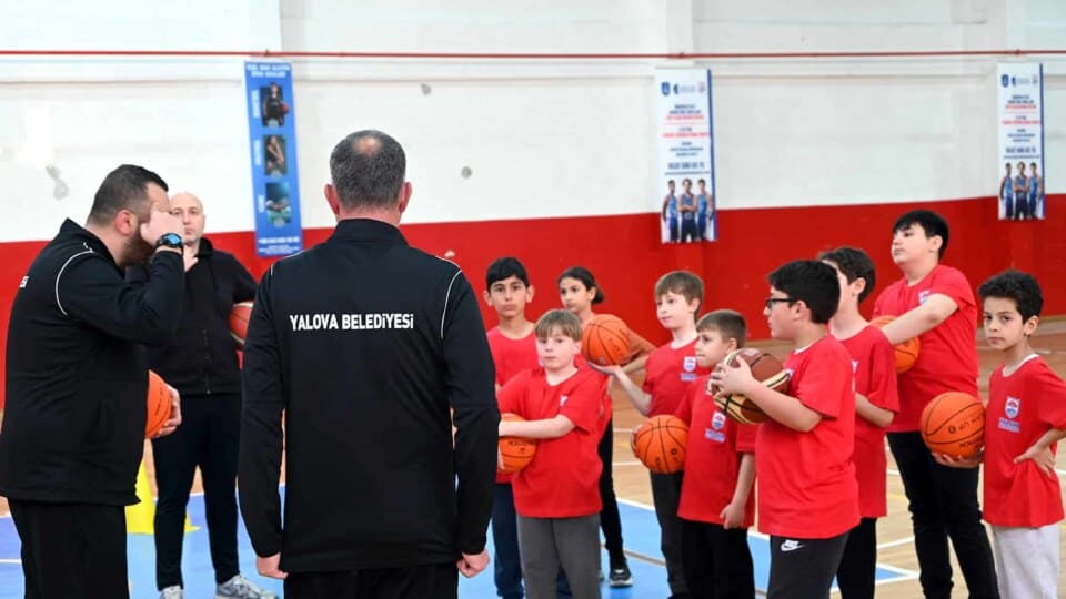 Mehmet Gürel’in Eğitim ve Siyasi Kariyerinden Yalova Belediye Başkanlığına Uzanan Yolculuğu