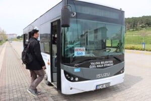 Yalova &Uuml;niversitesi &Ouml;ğrencilerine &Ouml;zel Halk Otob&uuml;sleri ile Kolay ve Ekonomik Ulaşım İmkanı